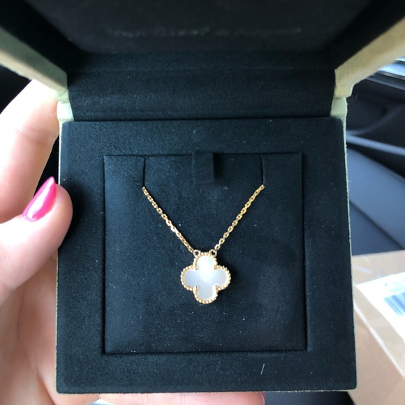 Van Cleef Clover Alhambra Bracelet Necklace Dupes atelieryuwa.ciao.jp